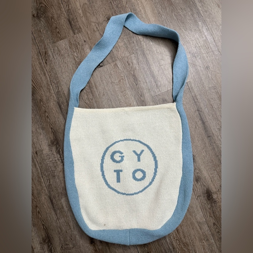 GYTO • Knit Smiley Face Crossbody Tote Bag - Picture 4 of 12